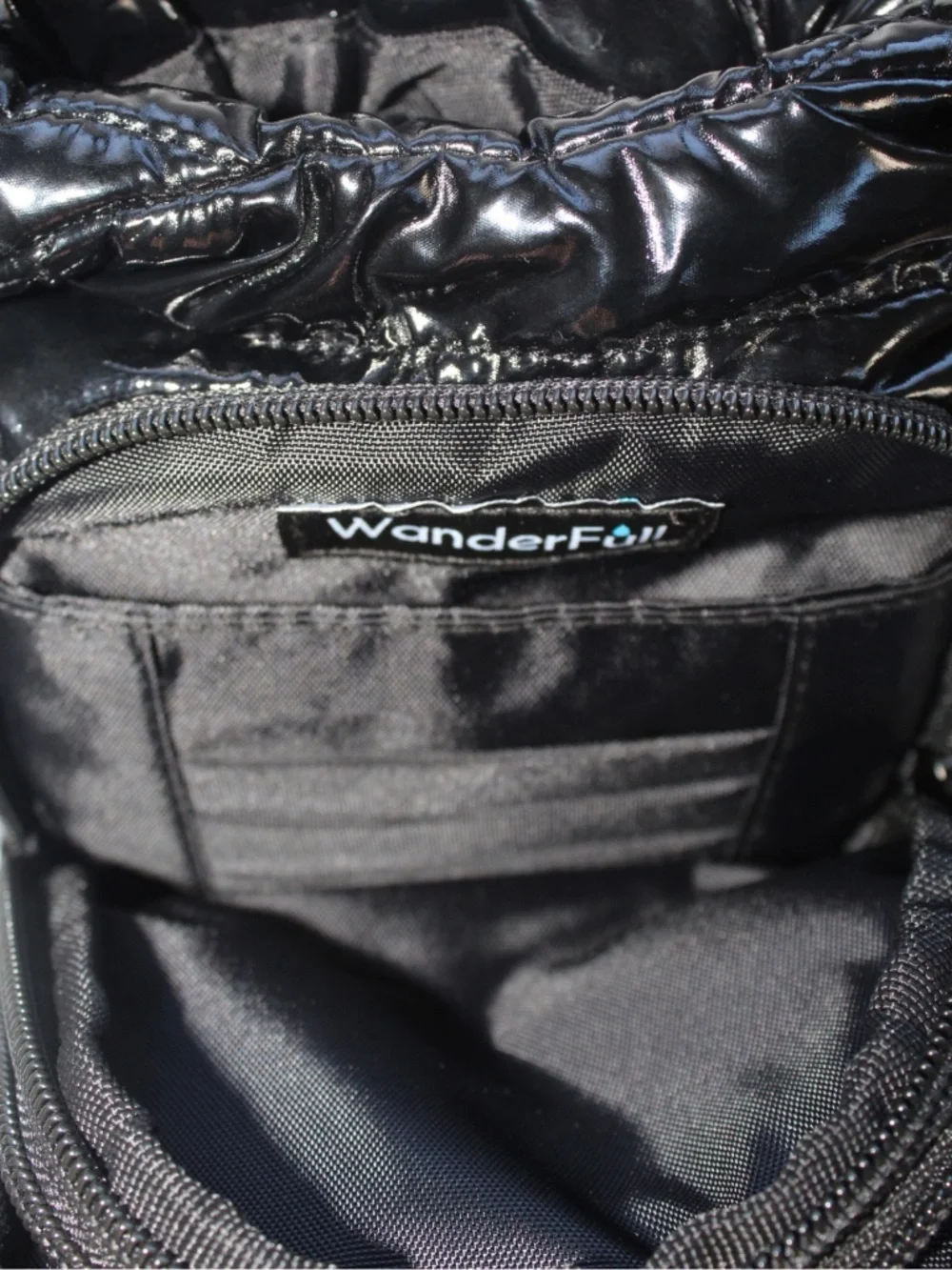 Wanderfull - New Blk Glossy Hydrobag® Crossbody Bag w/ Adjustable Strap